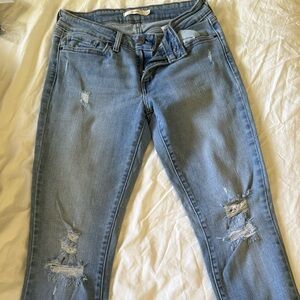 Distressed Light Blue Levi’s Women's skinny Jeans